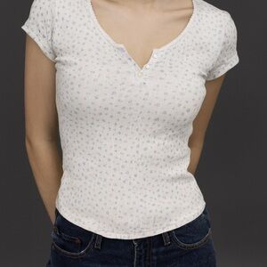 Brandy Melville blue white floral short-sleeve top